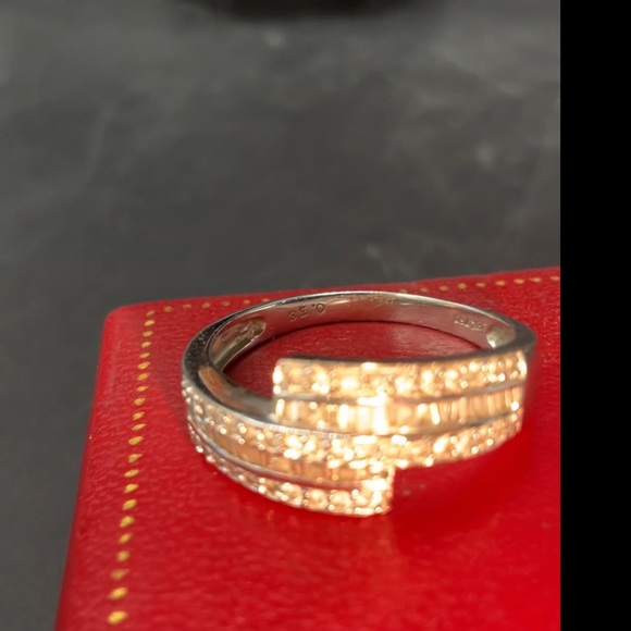 18k Baguette Cut Diamond Ring - Picture 12 of 14